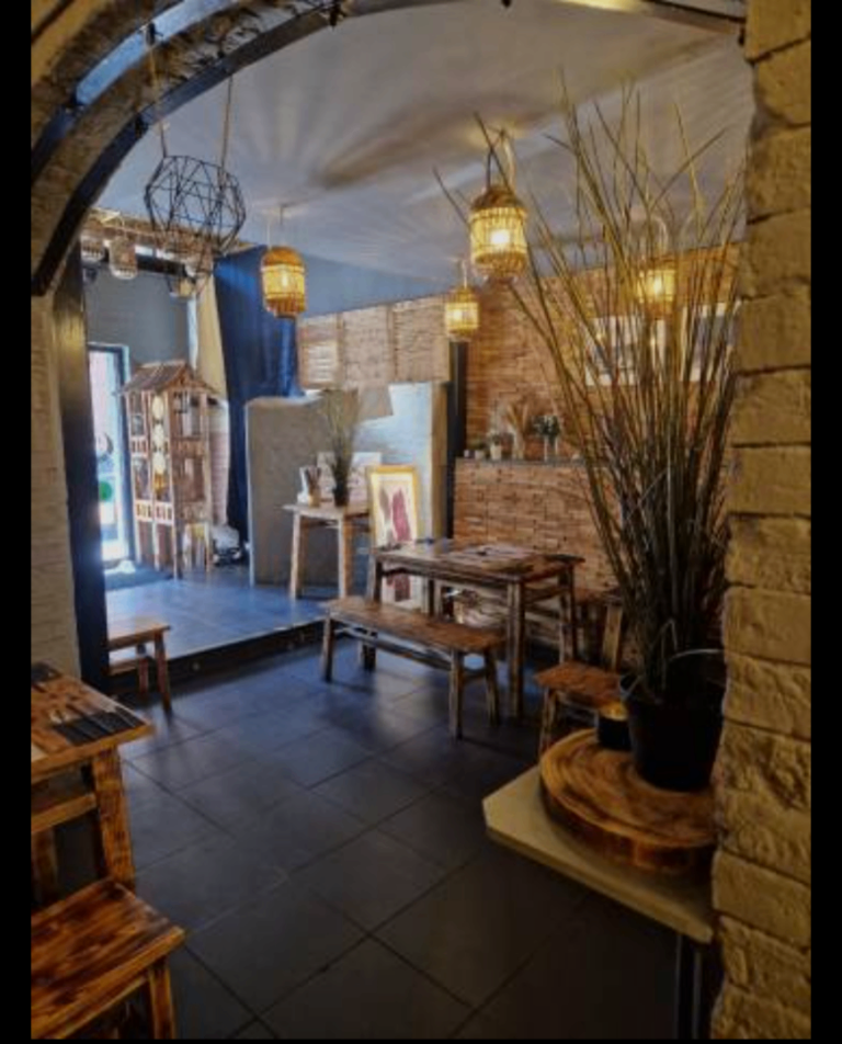 Maidenhead: Restaurant two floors Glass terrace balcony 