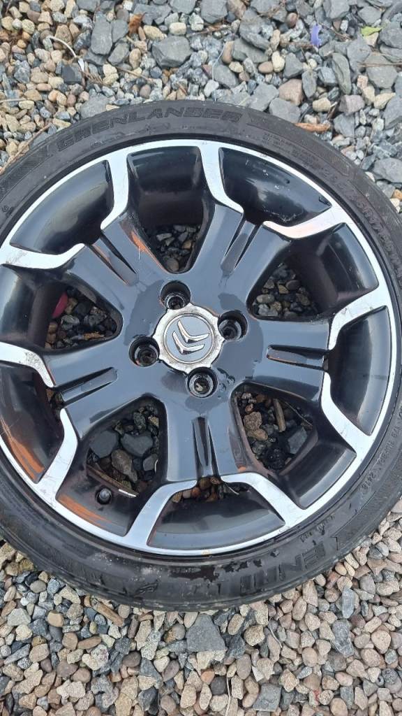 Citreon aolly wheel and tyre 