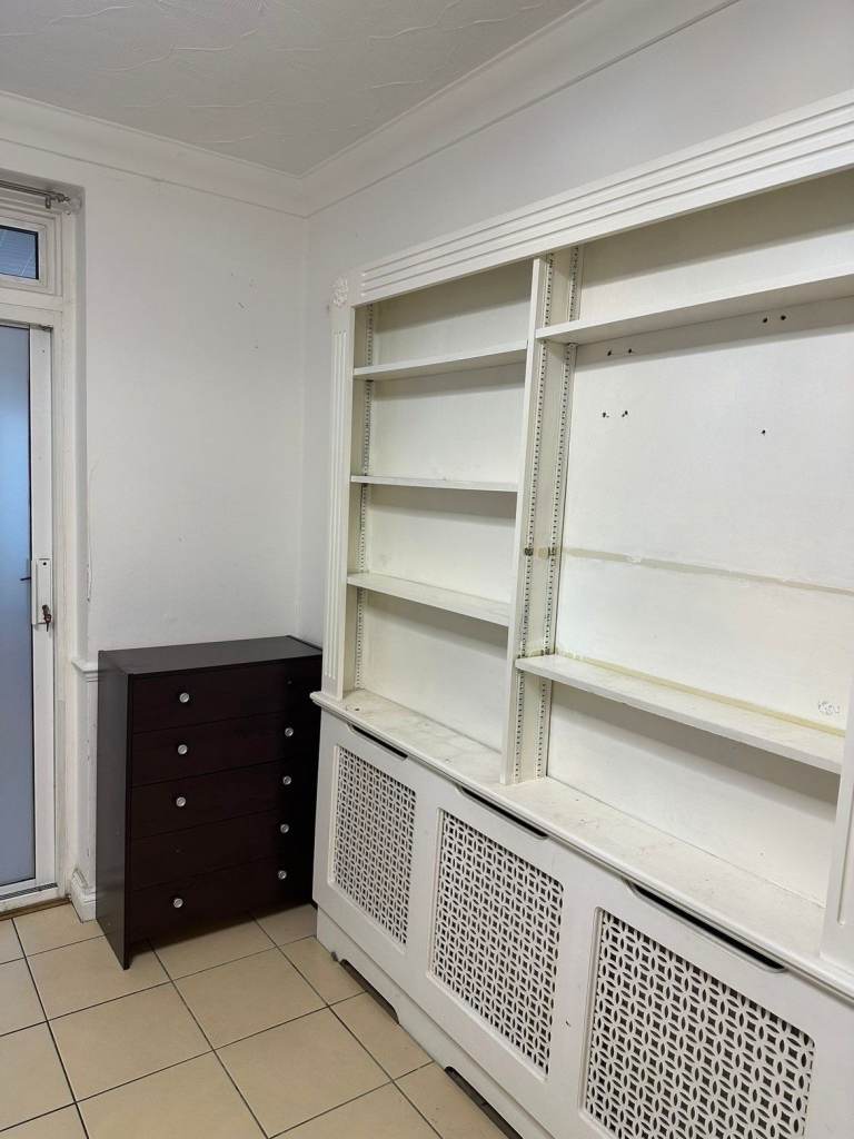 AVAILABLE!! (Professional ONLY) ..ENSUITE DOUBLE ROOM IN A HOUSE IN CHINGFORD , E4 8PJ FOR £850pcm