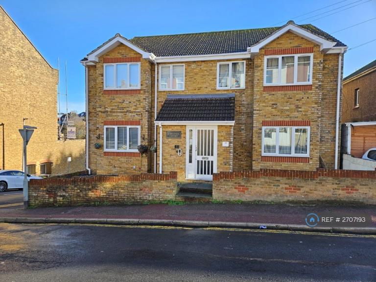 1 bedroom flat in Virginia Court, Chatham, ME4 (1 bed) (#2707193)