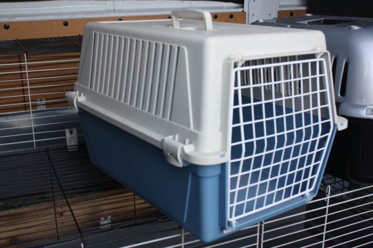 Cat Carriers & pet cages 
