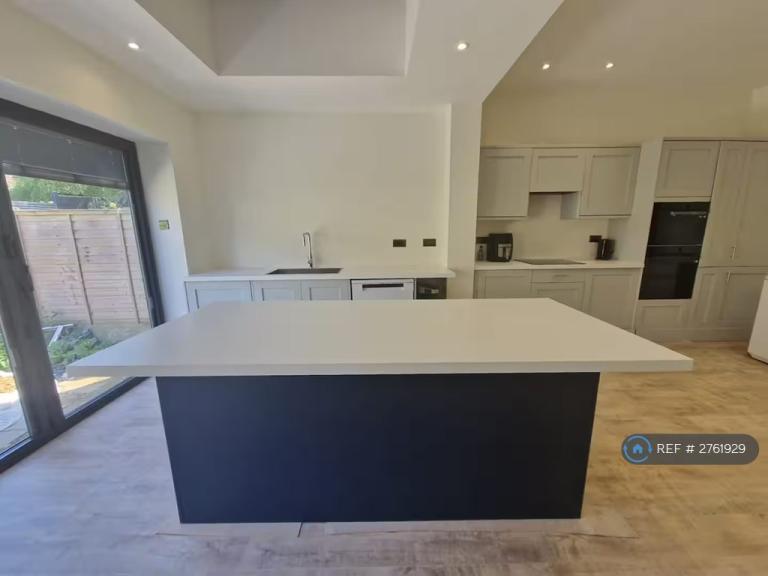 5 bedroom house in Scarborough Road, London, E11 (5 bed) (#2761929)