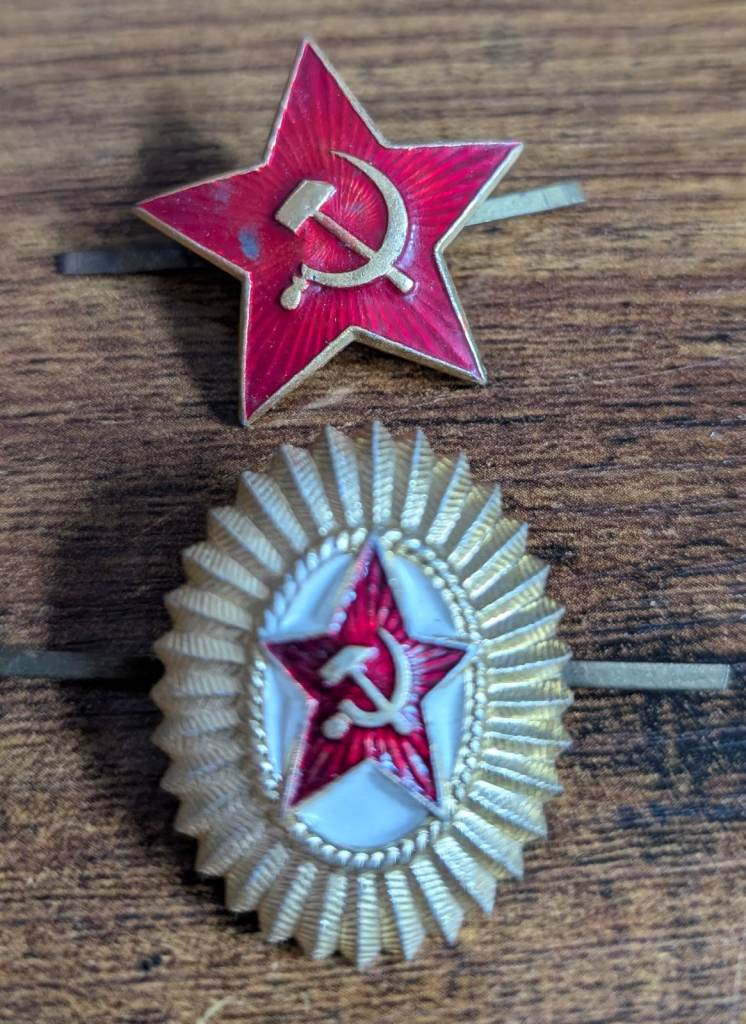 2 x Soviet USSR Russian Army Military Red Star Ushanka Hat Cap Beret Metal Badge