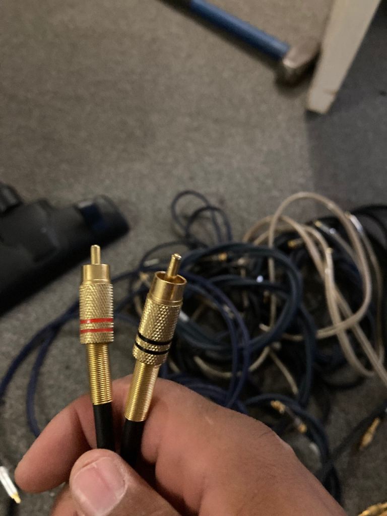 12 high quality rca cables of various lengths 