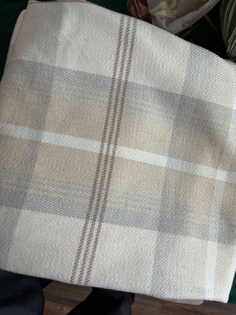 Dunelm Curtains 117 x 182 cm - Plaid, Good Condition