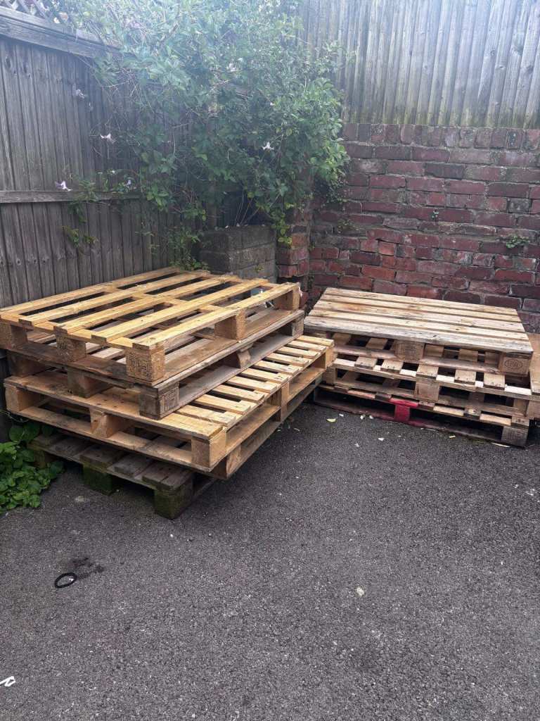 Used Wooden Pallets – Various Sizes, Fair Condition