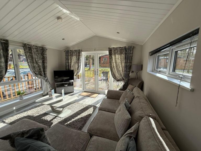 2021 OAKGROVE OAKDALE 42X14ft • TIMBER LODGE CABIN • TILED ROOF • £45,995