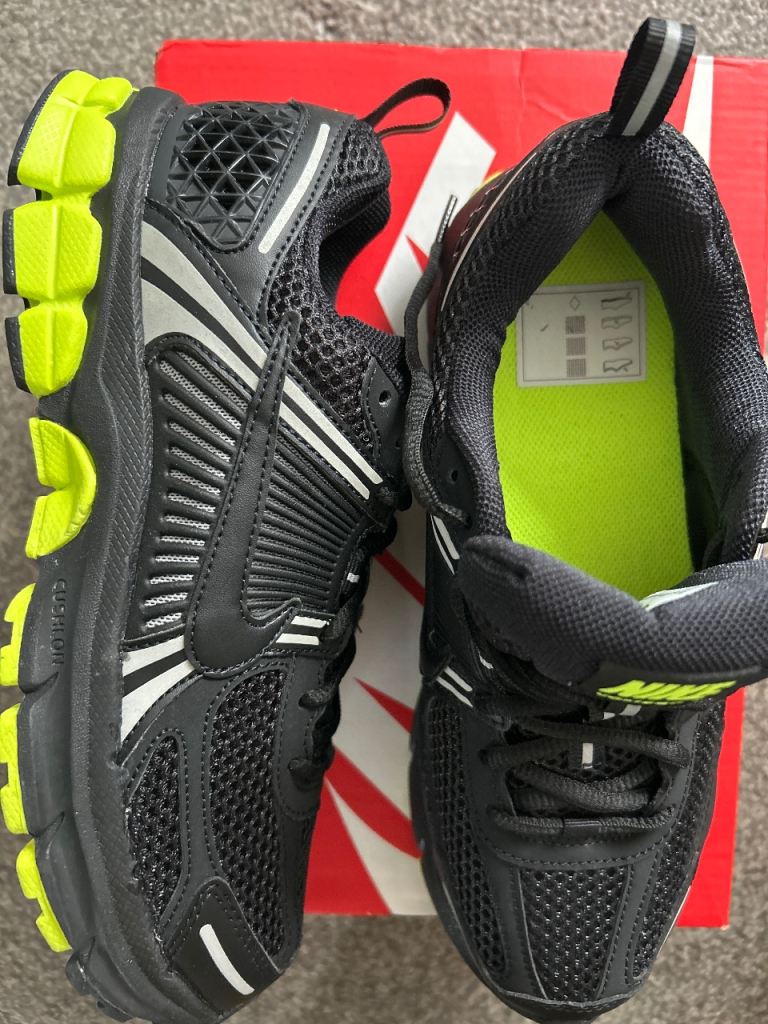 New Nike Trainers -Vomero 5  Black with Neon Yellow Soles