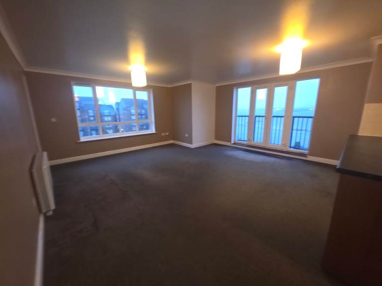 Walking distance to Grays Station, FIRST FIVE DAYS RENT FREE 