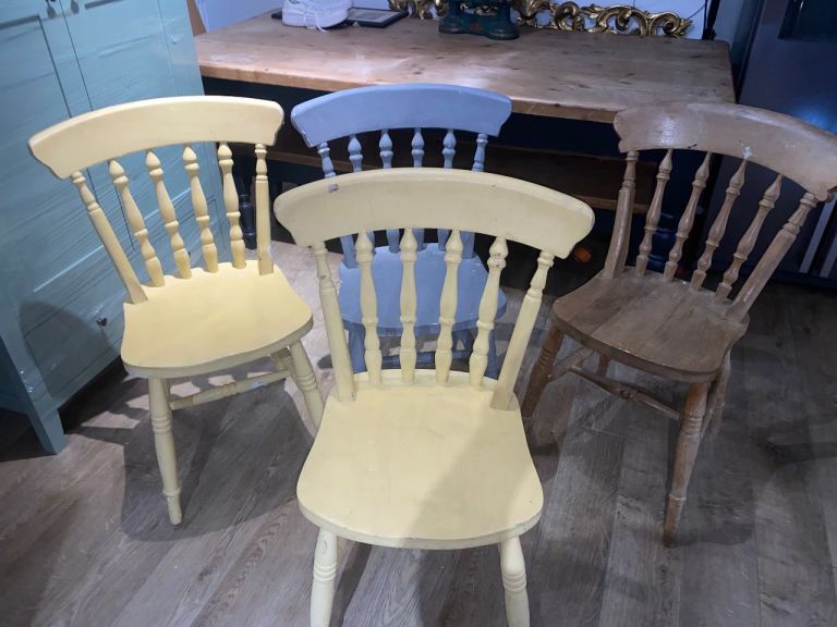 X 4 SOLID OAK COUNTRY/VICTORIAN STYLE DINING CHAIRS ,UP-CYCLE OR USE AS IS ,FREE LOCAL DELIVERY