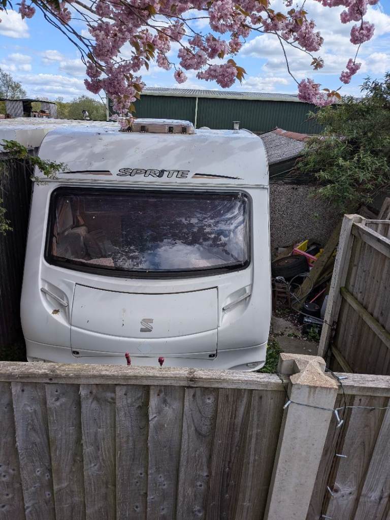 Sprite musketeer 5 berth caravan 