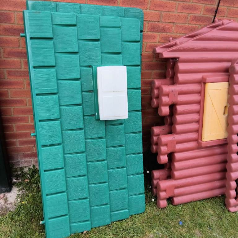 Little tikes log cabin playhouse