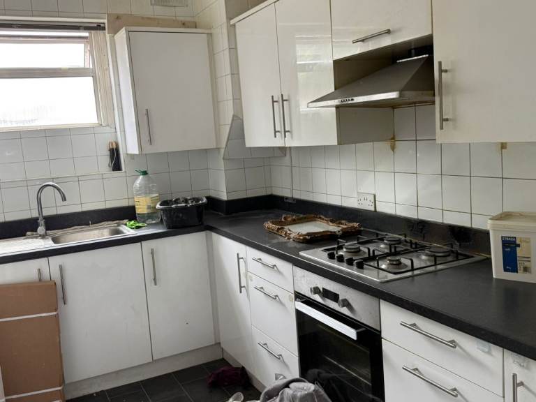 3 BED FLAT IN IG8