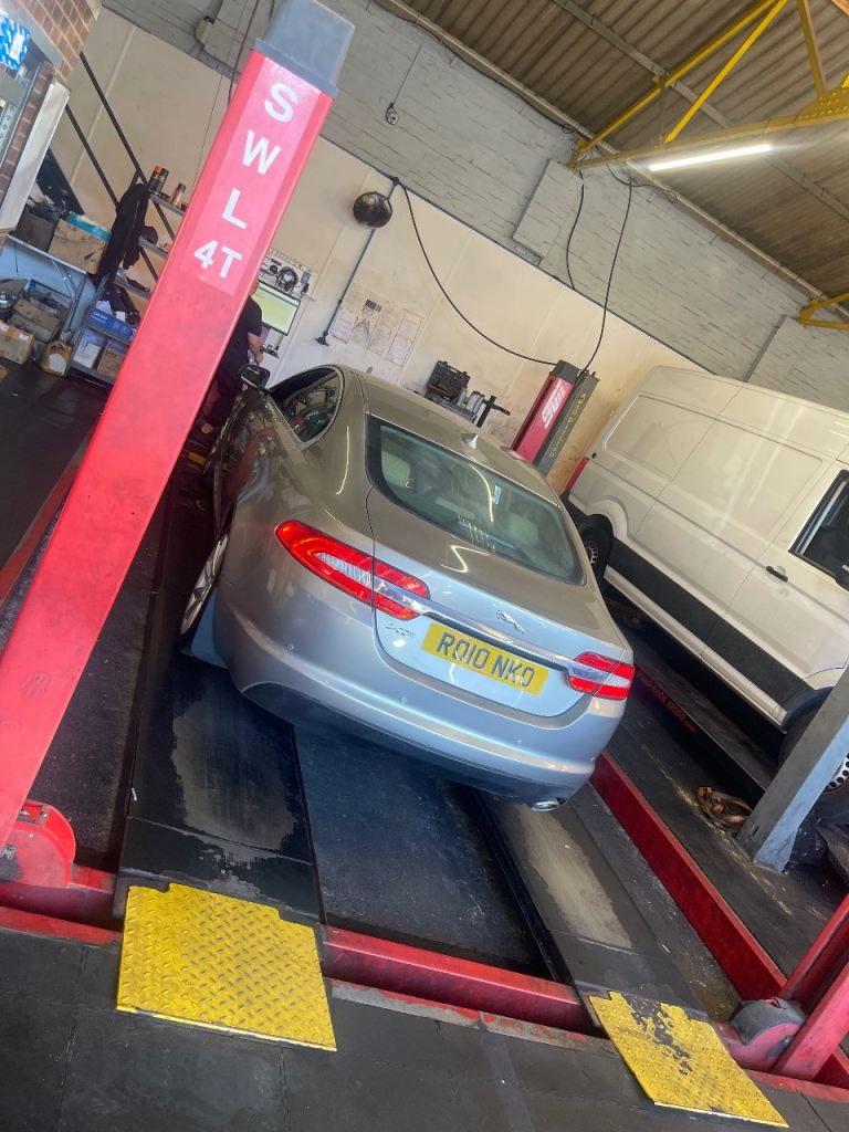 Jaguar, XF, Saloon, 2014, Other, 2179 (cc), 4 doors