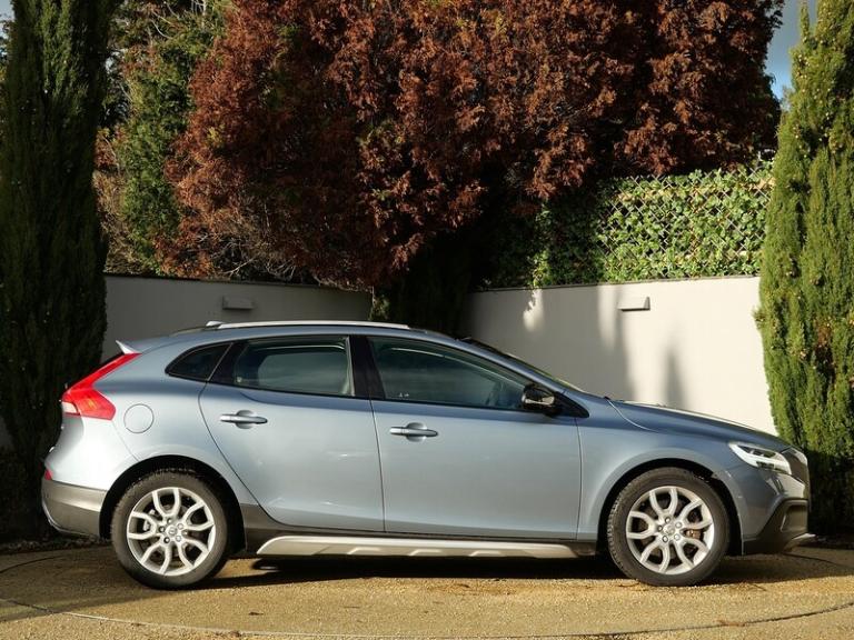 2016 Volvo V40 Cross Country 2.0 T5 Pro Hatchback 5dr Petrol Auto AWD Euro 6 (s/s) (245 ps) Hatch...
