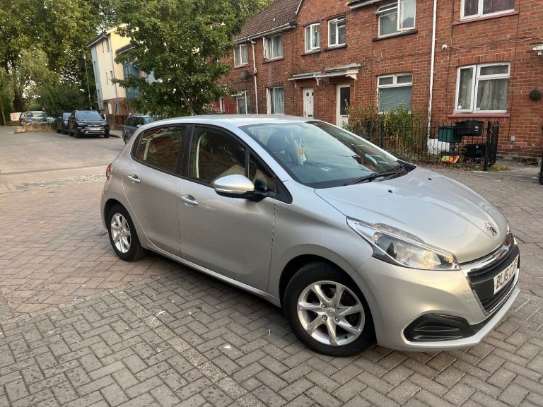 Peugeot, 208, Hatchback, 2016, Manual, 1199 (cc), 5 doors