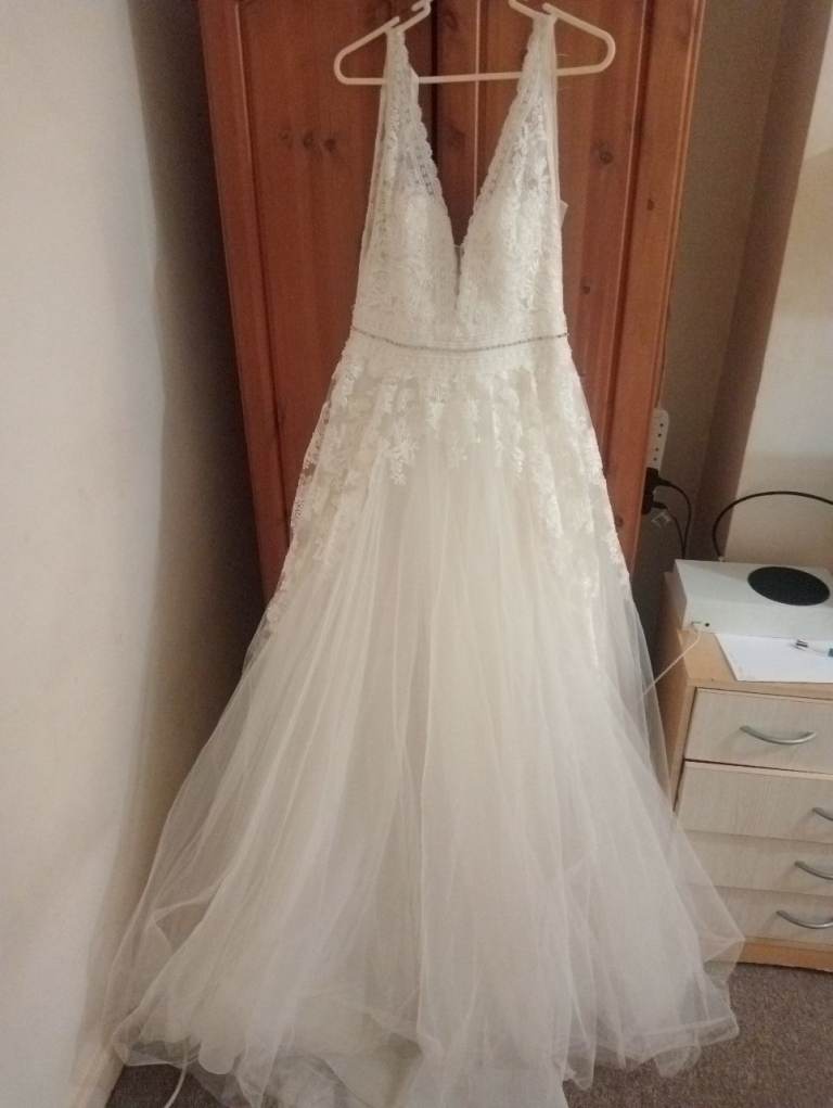 Beautiful wedding dress size 14