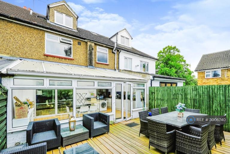 4 bedroom house in Corona Road, London, SE12 (4 bed) (#3006740)