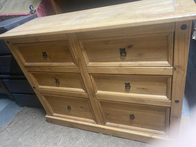 Mexican pine chest of drawers 
