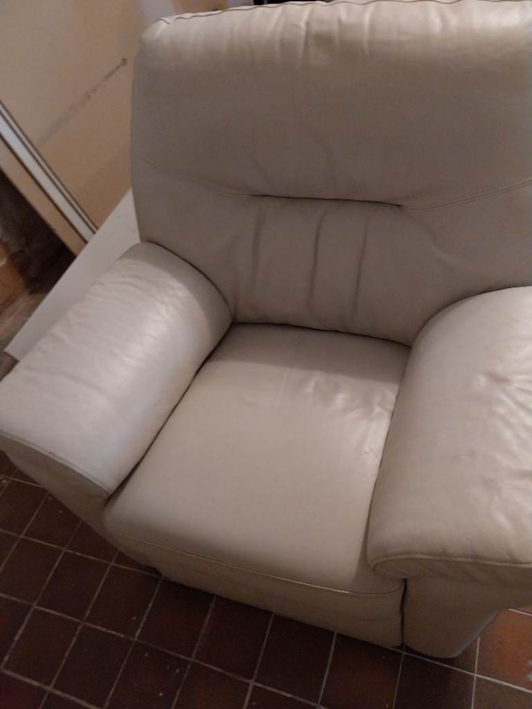 2 seater and 2 one chairs