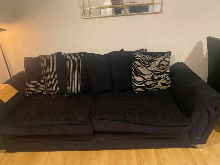 DFS 4 seater sofa in immaculate condition 