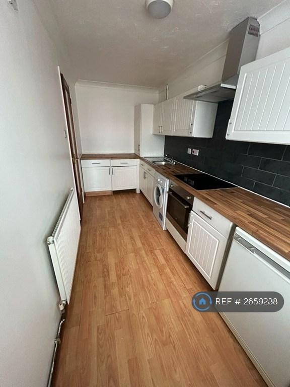 2 bedroom flat in Burdetts Road, Dagenham, RM9 (2 bed) (#2659238)