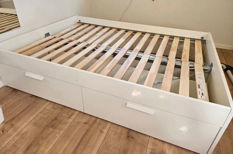 IKEA king size bed frame with 4 drawers 150 x 200 cm