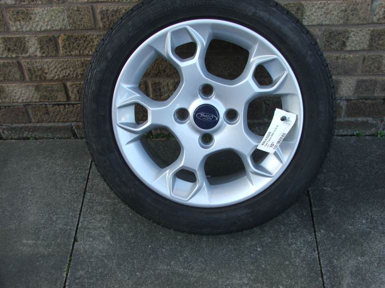 Ford Fiesta alloy wheel (20012).