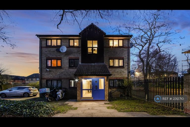 1 bedroom flat in Maldon Close, London, E15 (1 bed) (#2312710)