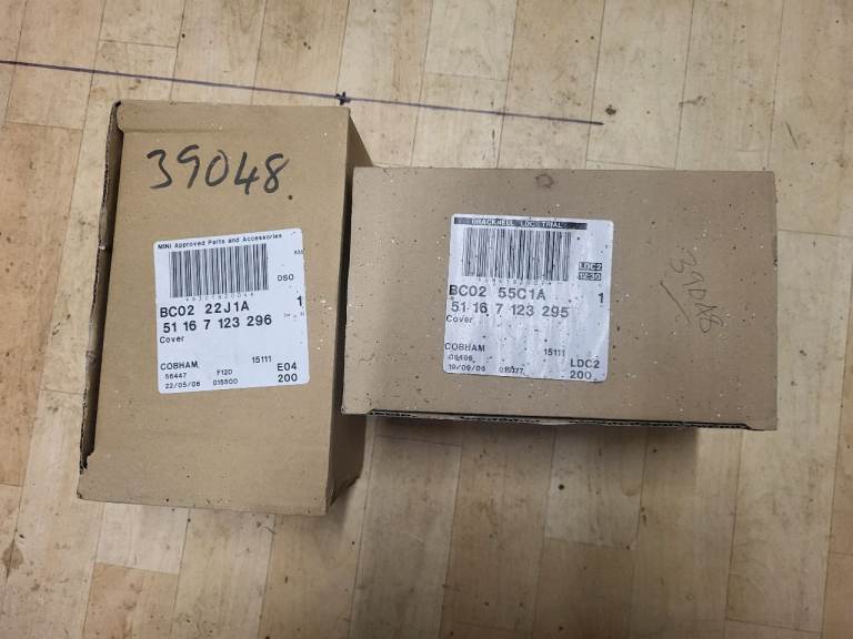 NEW Mini Cooper S 2006 A Pair of Wing Mirror Covers (White)