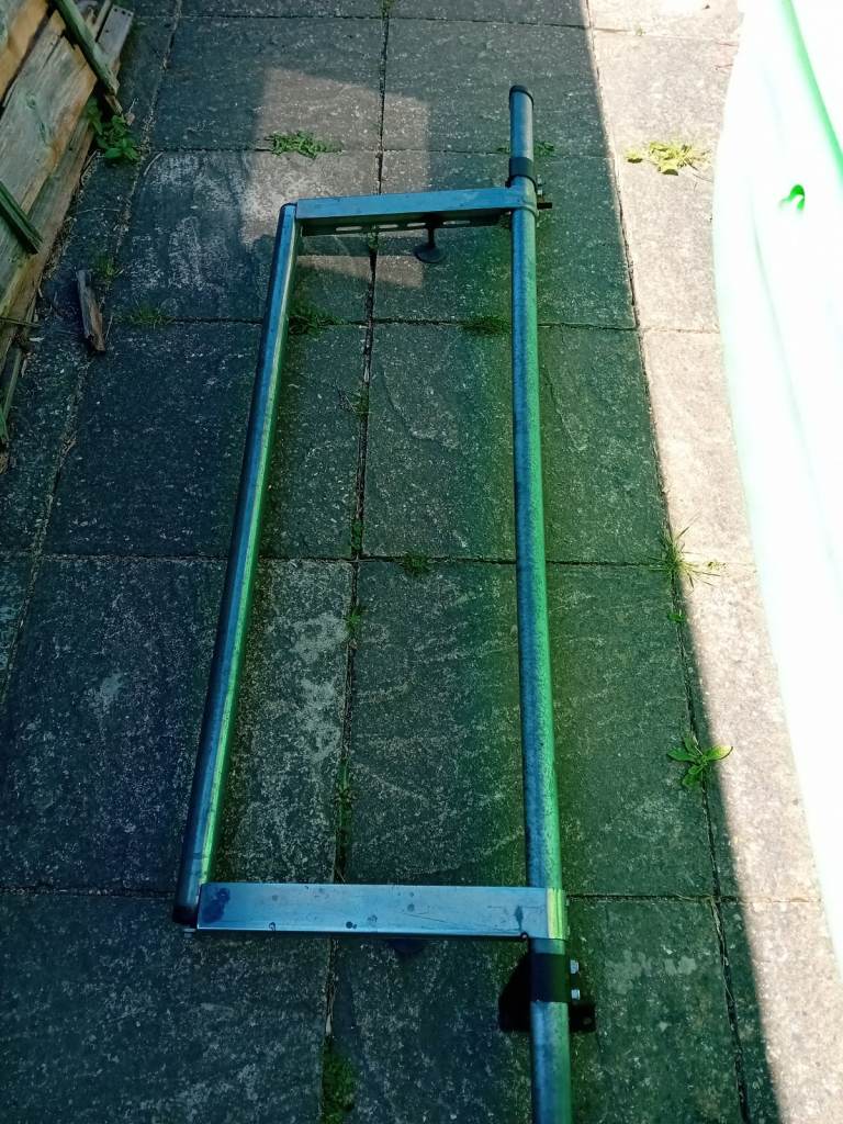 Rhino van roof bar and roller 