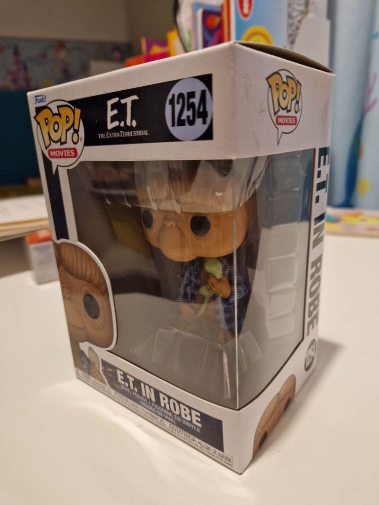 ET in Robe Funko Figure