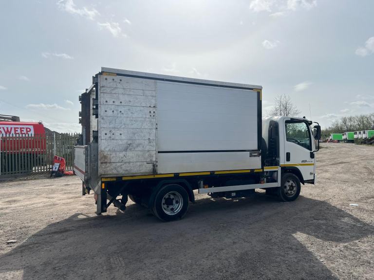ISUZU TRUCKS FORWARD N75.150 AUTO BULK TIPPER / TAIL LIFT