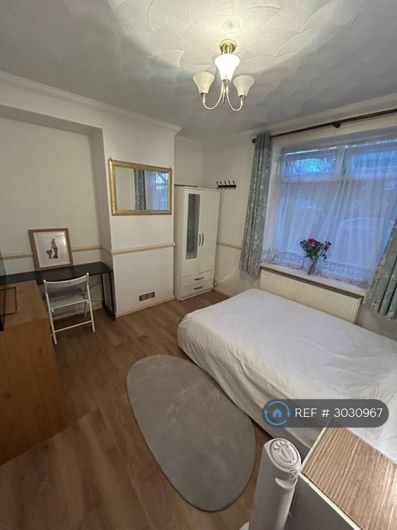 1 bedroom in King Alfred Avenue, London, SE6 (#3030967)