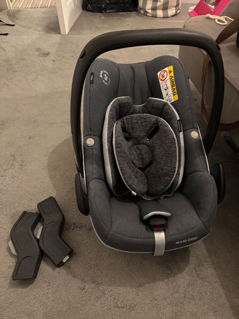 Maxi Cosi Pebble Pro I-Size Baby Car Seat + Infant Insert + Uppababy Pram Connectors