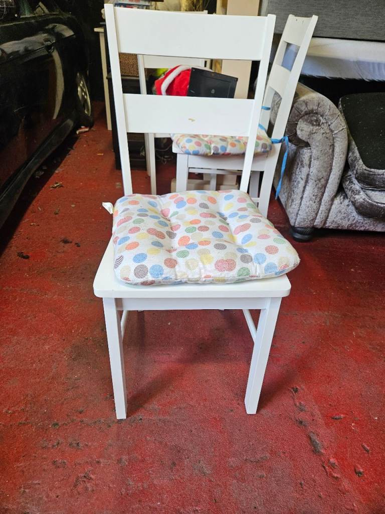 Table and chairs 