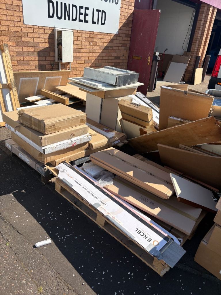 Kitchen units flooring free to uplift . Pallets aswell 