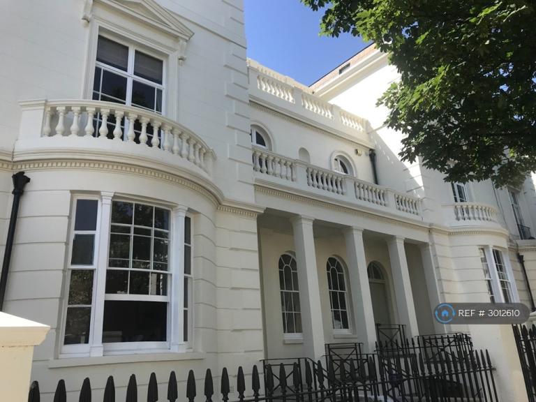 1 bedroom flat in Westbourne Terrace Road, London, W2 (1 bed) (#3012610)
