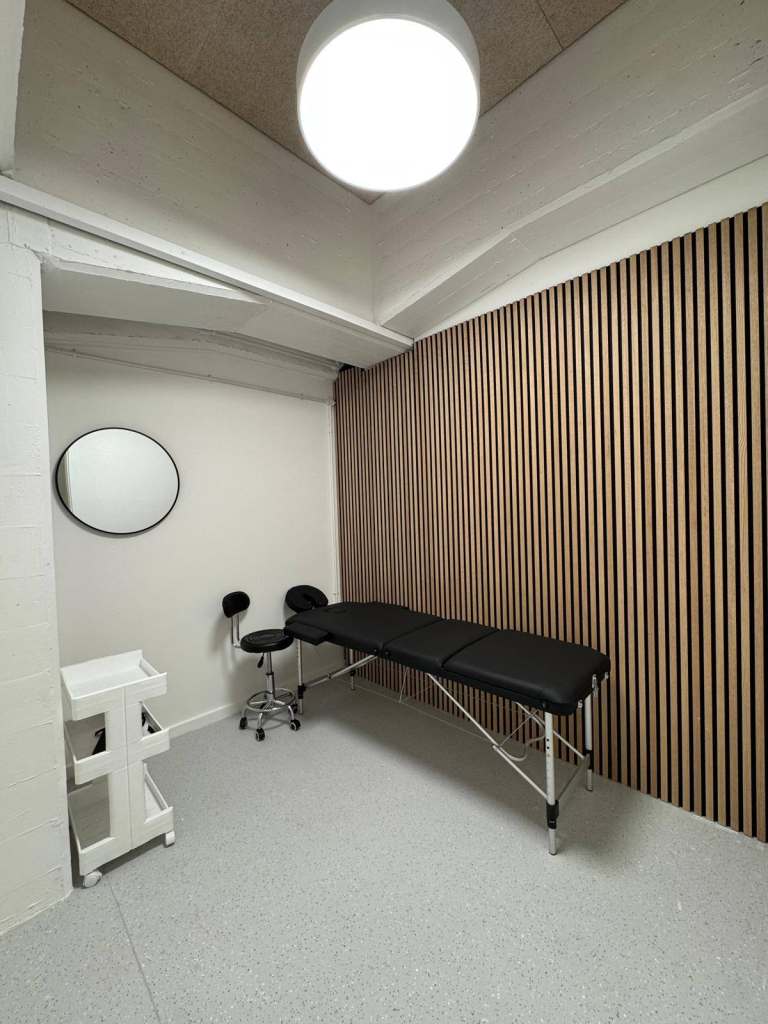 MONTHLY Treatment- Therapy- Aesthetics- CLINIC ROOMS TO RENT in E16, London