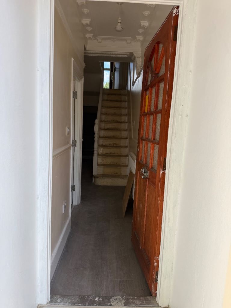 6 bed house