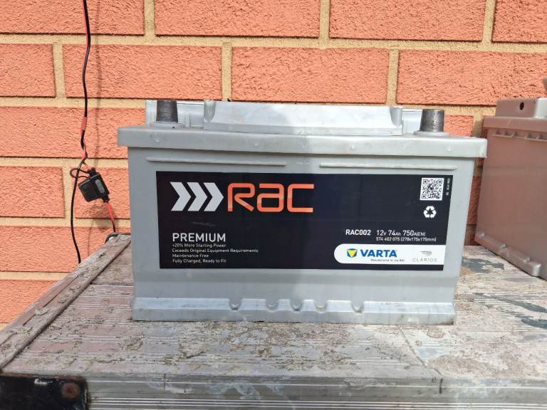 Fully charged 74 amp 750a rac\varta car battery
