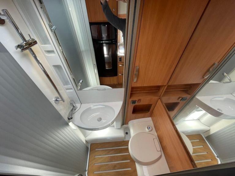 Hymer Exsis -i 578 4 Berth 4 Belt End garage 3500KG