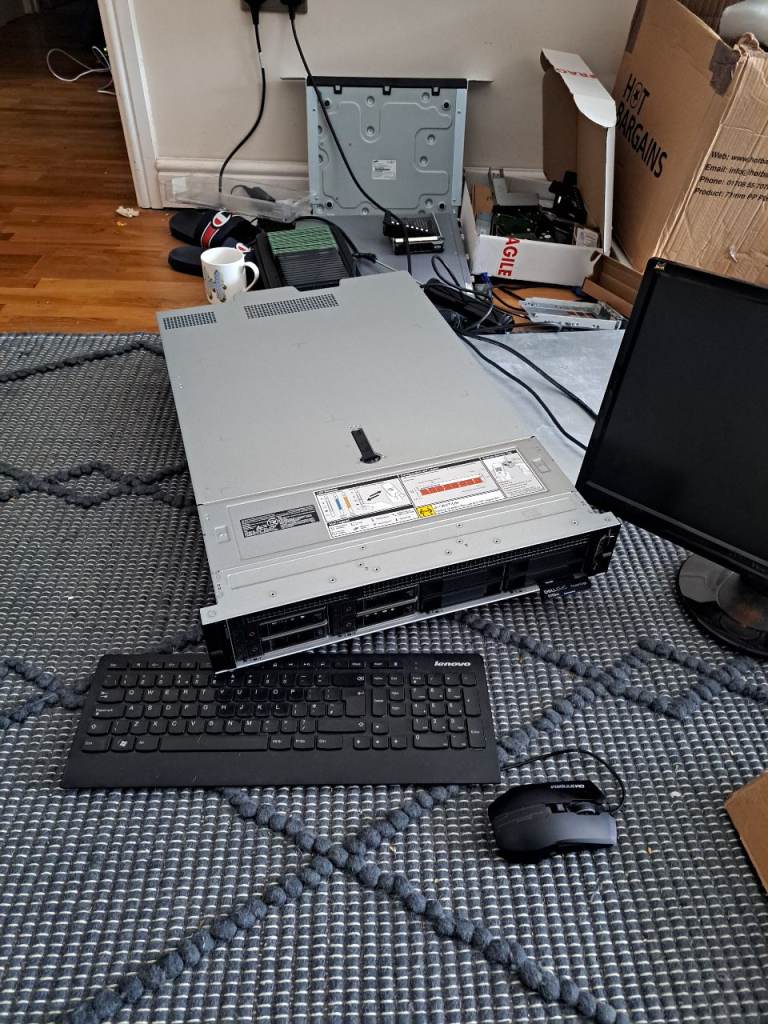 HP SERVER DL580 9TH GEN 2 CPUS 16GB RAM 3X1.2TB HDD