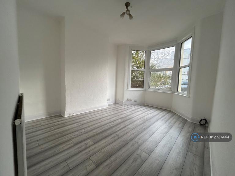 1 bedroom flat in East Street, Southend-On-Sea, SS2 (1 bed) (#2727444)