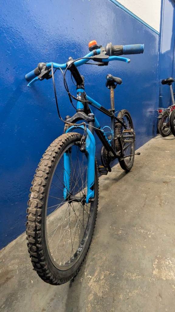 3x kids bikes, a scooter and an adult folding bike - all going cheap