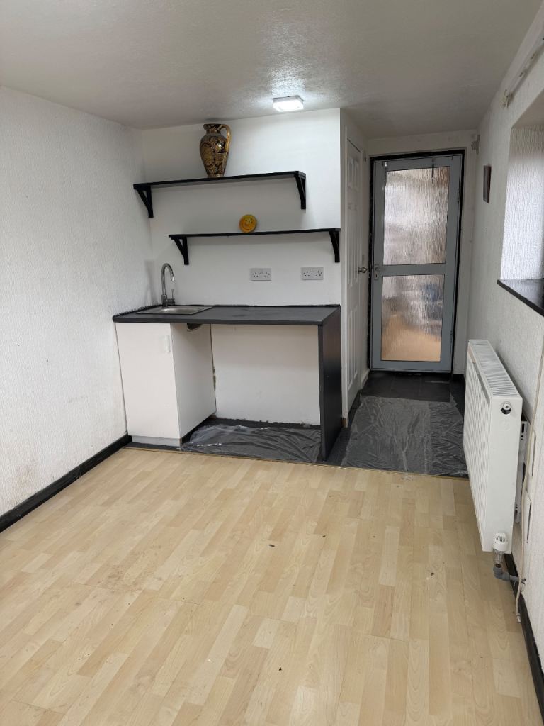 Studio Flat - Edmonton Green £950 pcm 