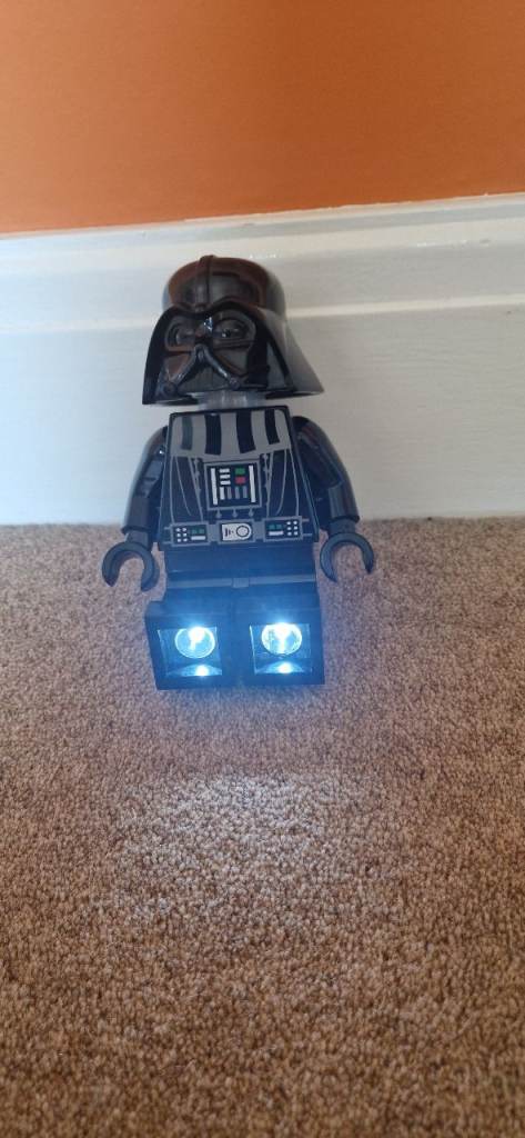 LEGO STAR WARS DARTH VADER LED TORCH. INCLUDES BATTERIES. EXCELLENT CONDITION.
