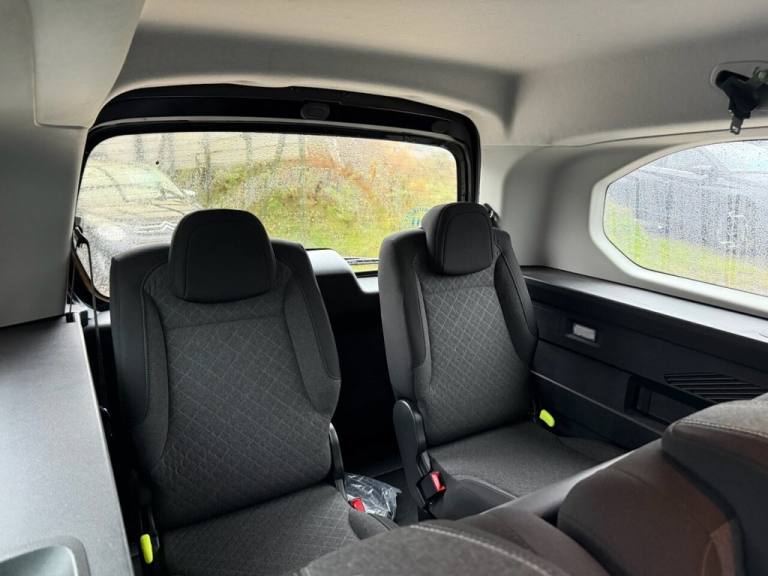 2025 Vauxhall Combo Life 100kW Design XL 52kWh 5dr Auto [7 Seat] MPV ELECTRIC Automatic