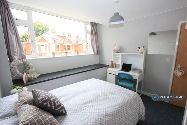 8 bedroom house in Heatherdeane Road, Highfield, SO17 (8 bed) (#2704641)