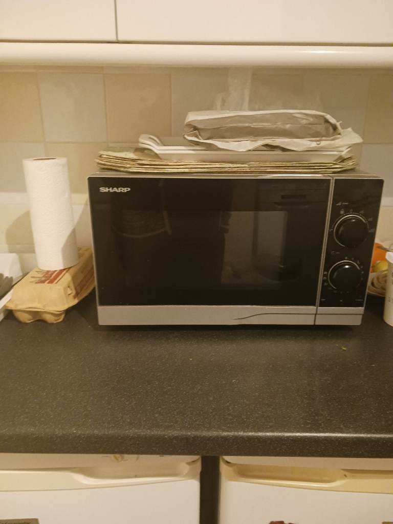 Sharp Microwave Oven PS201AE – 700 MW -Good Working Conditions- available by 7th of July